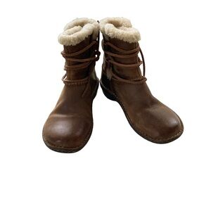 UGG Brown Leather/Sheep Skin Caspia Lace- Up  boots Sz 6
